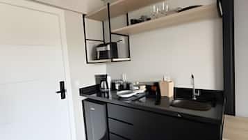 Apartment | Eigene Küche | Wasserkocher mit Kaffee-/Teezubehör, Mini-Kühlschrank, Herdplatte