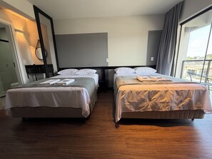 A hotel room with two beds, a large window, and a balcony. - Apez Smart Studio (Joinville)