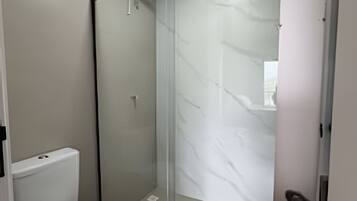 Apartment | Bathroom | Shower, towels, toilet paper