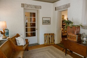 Lobby - Renovated historic 7BR, 4.5-bath home in Shelby sleeping up to 14 guests. Walk to downtown shops, restaurants, bars, and brewery experiences while enjoying a cozy, spacious stay near Mansfield attractions. (Shelby)