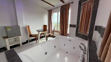 Private spa tub