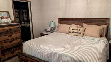 3 bedrooms, desk, iron/ironing board, WiFi
