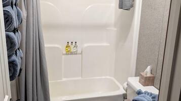 Jetted tub, hair dryer, towels