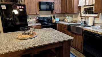 Coffee/tea maker, fridge, microwave, oven