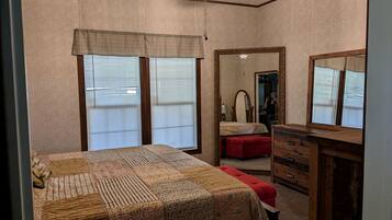 3 Schlafzimmer, Schreibtisch, Bügeleisen/Bügelbrett, WLAN