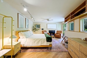 4 Schlafzimmer, Schreibtisch, Bügeleisen/Bügelbrett, WLAN