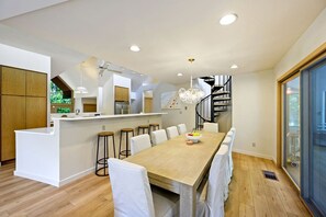Dining - Wonderful Coast Cottage Beautifully Design in Wisconsin (Sister Bay)