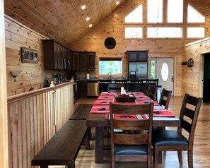 Dining - Impressive Cabin with Pool Table and Hot-Tub in Gatlinburg, Tennessee (Gatlinburg)