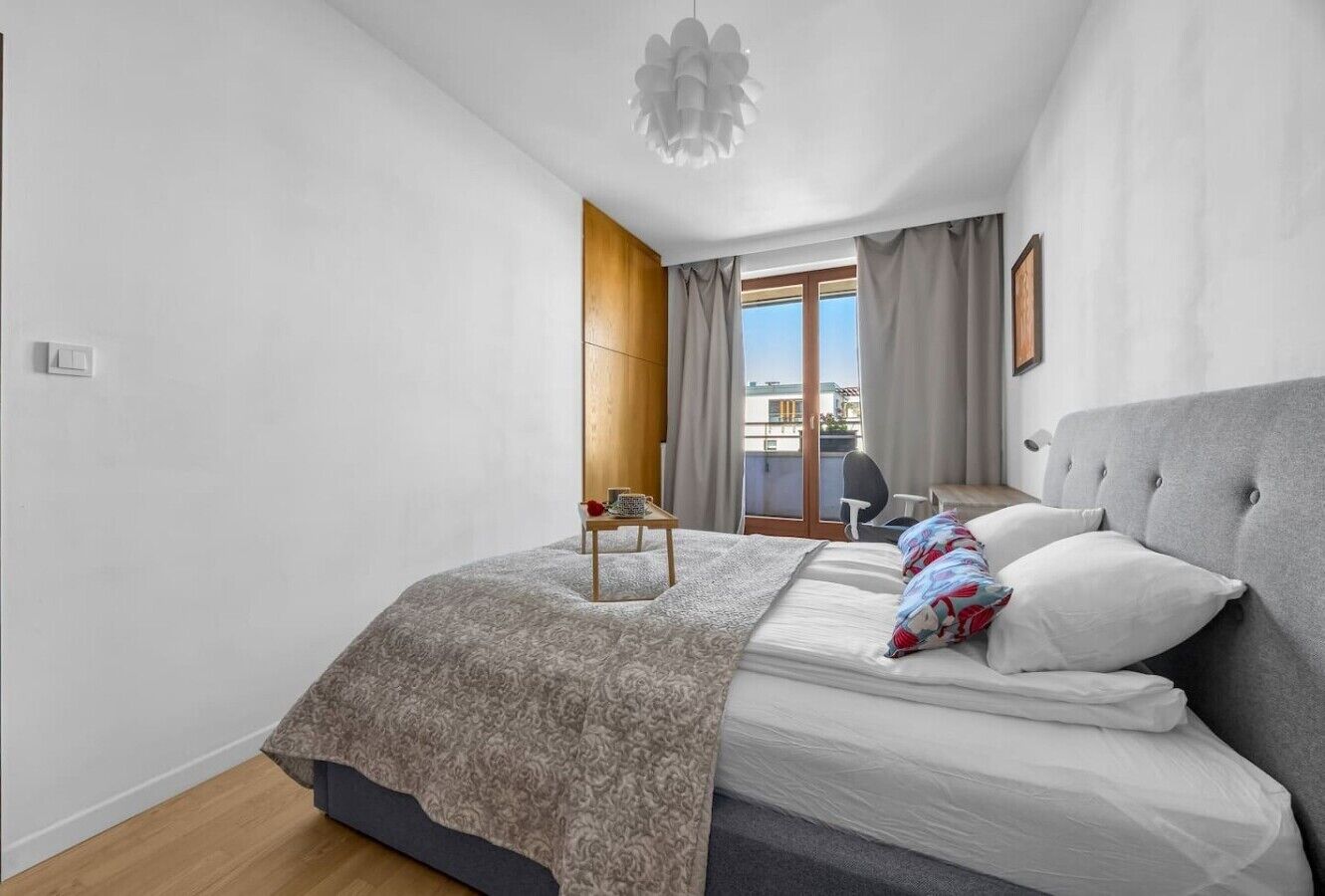 Desk, iron/ironing board, WiFi, bed sheets