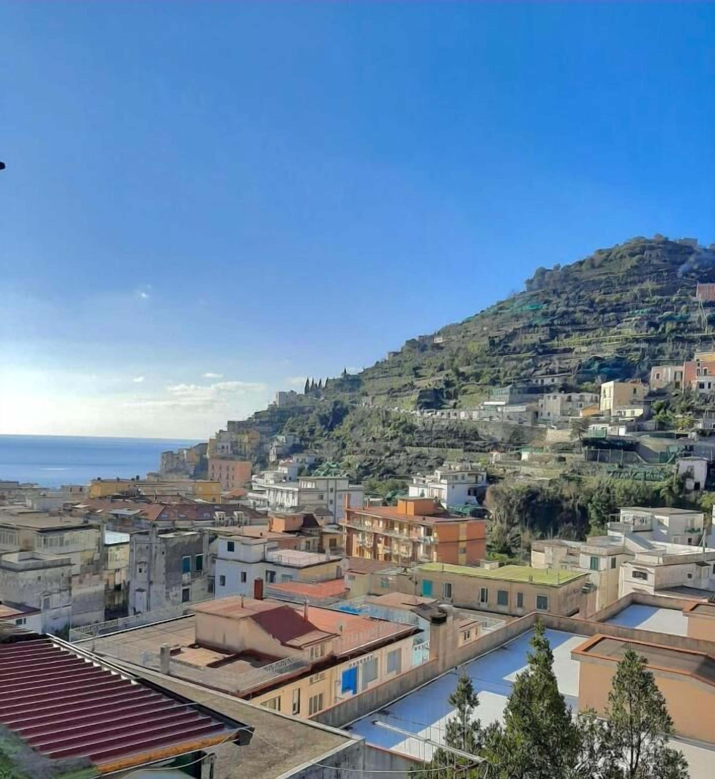 Apartamento família, sacada, vista para a cidade | Vista do quarto