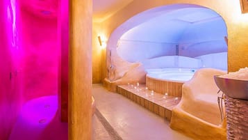Ruang perawatan pasangan, sauna, hot tub, dan ruang uap