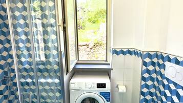 Comfort Apartment, Balcony, Bay View | Bathroom | Hair dryer, towels, soap, shampoo
