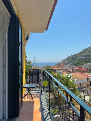 Departamento Confort, balcón, vista a la bahía | Ropa de cama de alta calidad y edredón 