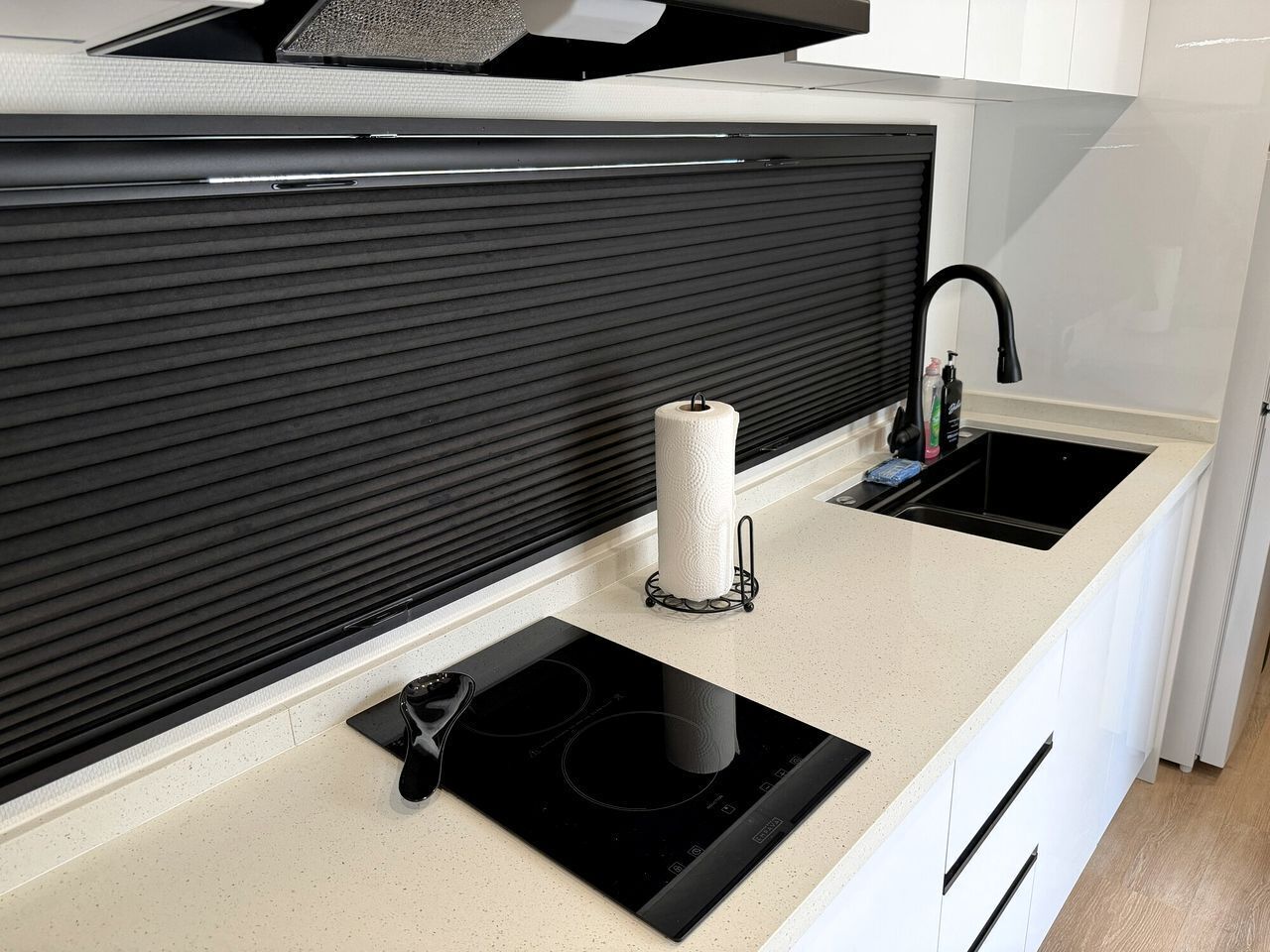 Coffee/tea maker, fridge, oven, stovetop
