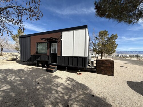Stylish Modern Tiny House on Wheels with Stunning Mountain Views Near Lone Pine, California