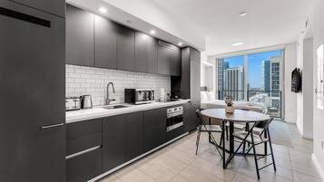 Apartment, 1 Bedroom, Kitchen, City View | Private kitchen