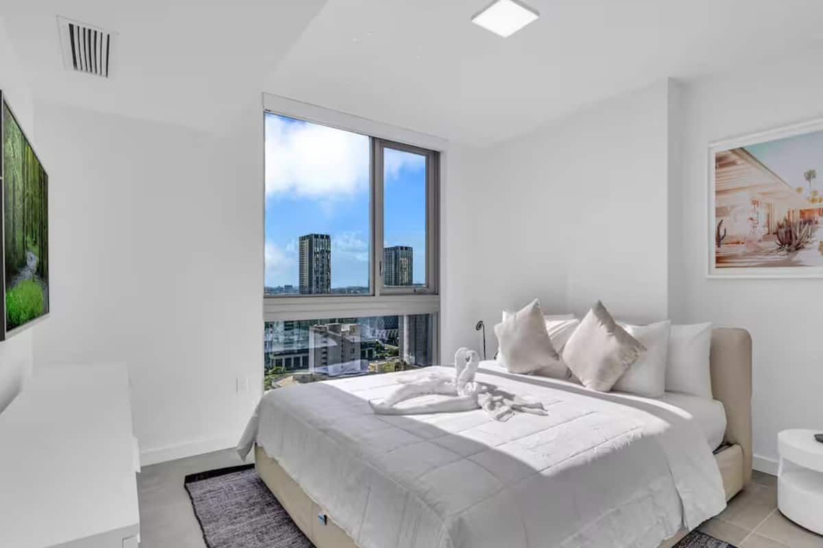 Apartment, 1 Bedroom, Kitchen, City View | Laptop workspace, blackout drapes, soundproofing, iron/ironing board