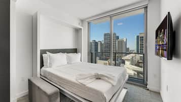 Appartement, 1 chambre, cuisine, vue sur la ville | Espace de travail pour ordinateurs portables, rideaux d’obscurcissement