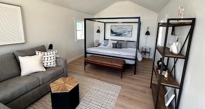 Lakeside Beach Casita - Views, Firepit, King Bed in Utah