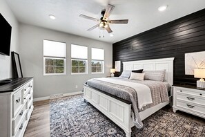 4 Schlafzimmer, Schreibtisch, Bügeleisen/Bügelbrett, WLAN