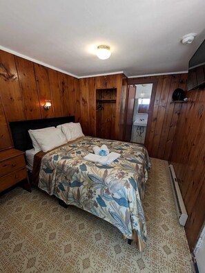 Room - Wake to Waves in Beachfront Cottages with Beach Access in North Truro, Massachusetts (North Truro)