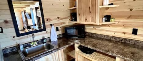 Coffee/tea maker, fridge, microwave, stovetop