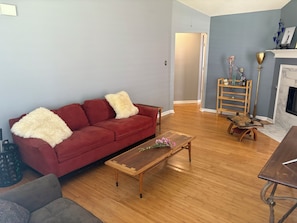 Living area - Cozy 2 bedroom house with AC and all the basics in peaceful Southaven, Miss. (Southaven)