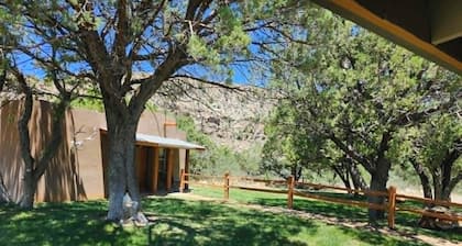 Private Mountain Estate Lodge, Guest Suites & Bunkhouse