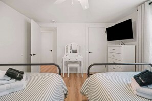 3 habitaciones, escritorio, tabla de planchar con plancha y wifi 