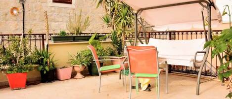 Chambre Double (Double Room with Terrace) | Terrasse/Patio