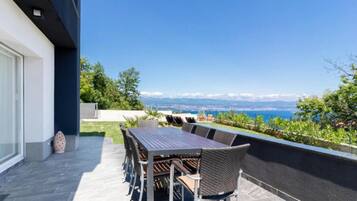 Villa (Three Bedroom Villa with Sea View) | Terrace/patio