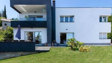 Villa (Three Bedroom Villa with Sea View) | Exterior