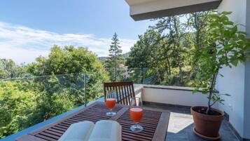 Villa (Three Bedroom Villa with Sea View) | Balcony