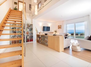 Villa (Three Bedroom Villa with Sea View) | Living room | 32-inch flat-screen TV with satellite channels - Villa Bella Sol (Lovran)