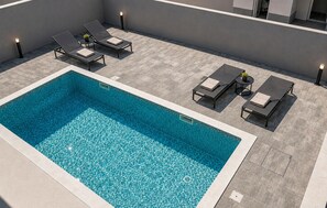 A heated pool - Beautiful home in Privlaka (Privlaka)