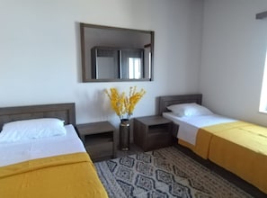 ห้องทวิน (Twin Room with Sea View)