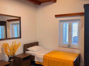 ห้องทวิน (Twin Room with Sea View)