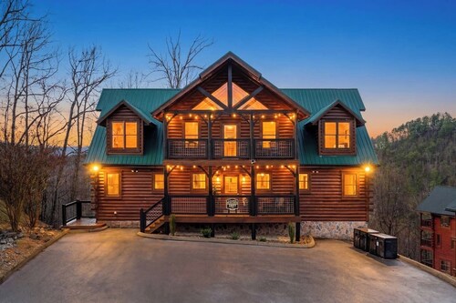 Epic Group Cabin | Game Room + King Suites + Views