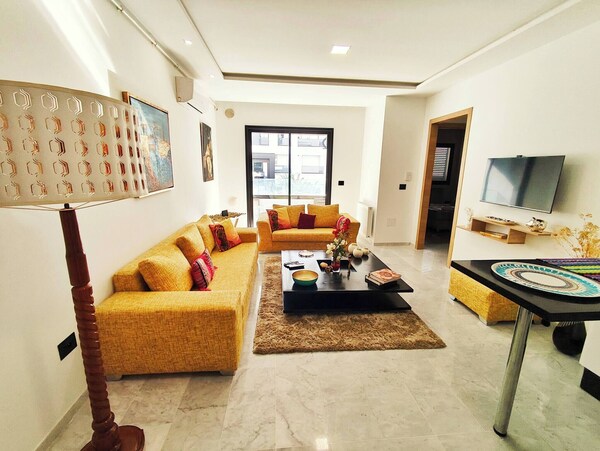 Arty & Cozy Modern Apartment Near Lake & Airport - Túnez