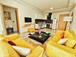 Apartamento, 1 quarto, sacada, vista para o jardim | Sala de estar