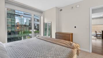 3 habitaciones, tabla de planchar con plancha, wifi y ropa de cama