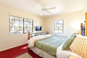 Room - 3BR Near Hospitals & UofA w/ Workspace (Tucson)