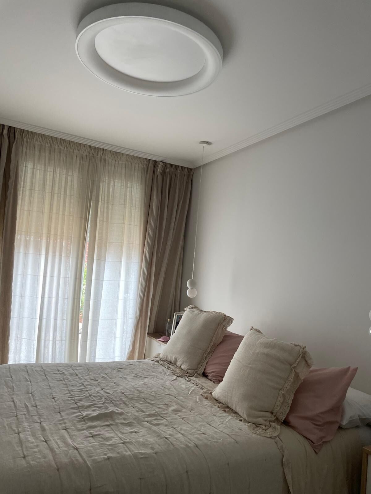 3 bedrooms, iron/ironing board, WiFi (free), bed sheets