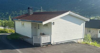 🌌 Opplev Nord-Norge – nordlys, fjell og ro i vakre Beisfjord.