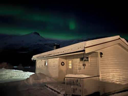 🌌 Opplev Nord-Norge – nordlys, fjell og ro i vakre Beisfjord.