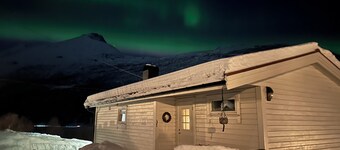ð Opplev Nord-Norge â nordlys, fjell og ro i vakre Beisfjord.