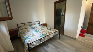 Iron/ironing board, bed sheets - GinaHouse: Vacation in Stintino near Pelosa Beach with free parking (Stintino)