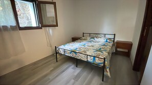 Iron/ironing board, bed sheets - GinaHouse: Vacation in Stintino near Pelosa Beach with free parking (Stintino)