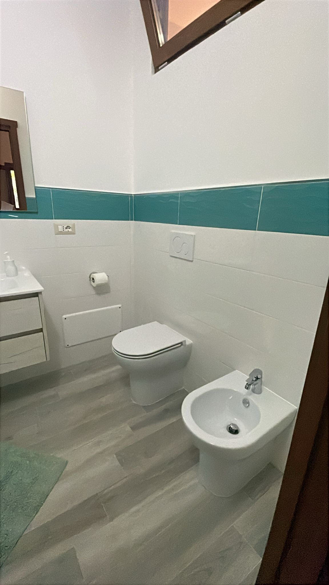 Doccia, asciugacapelli, bidet, asciugamani