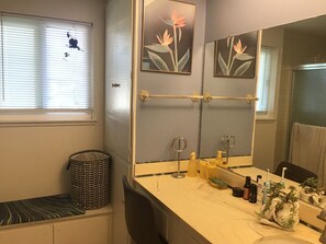 Bathroom - House SFR  2-bedroom 2 Bath Free Parking Great Price and Location (San Diego)